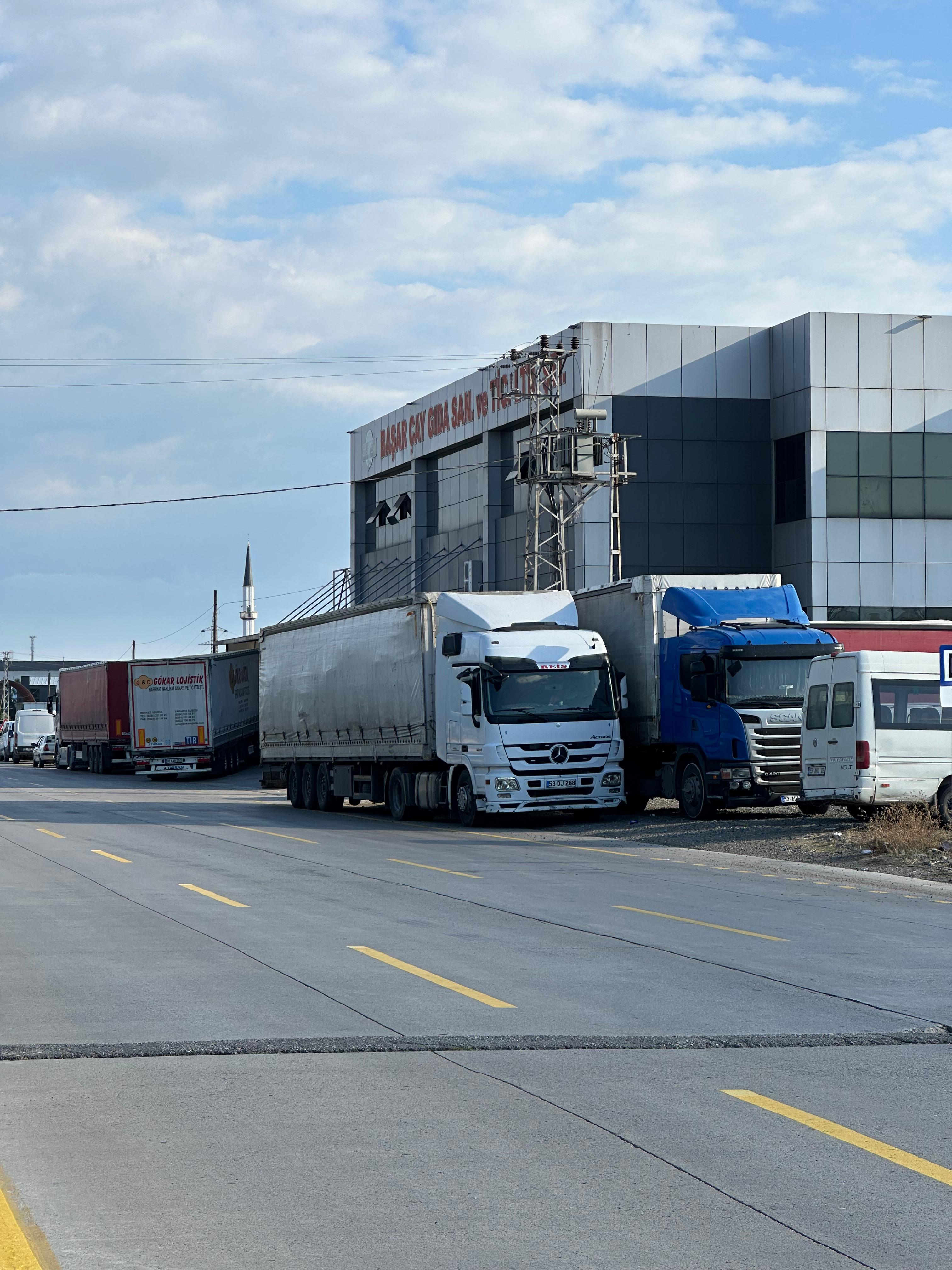 Paketleme tesisinde çay çuvalları